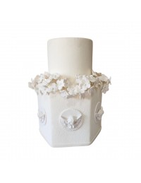 (R$85,00) Bolo Fake Batizado 2 Andares (D22/A34cm)