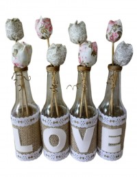 (R$10,00) Conjunto 4 Garrafas Palavra Love + Flor Tecido (A23cm)
