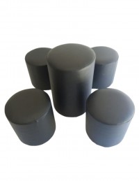 (R$68,00) Kit Puff Mesa Redondo + 4 puffs redondo preto