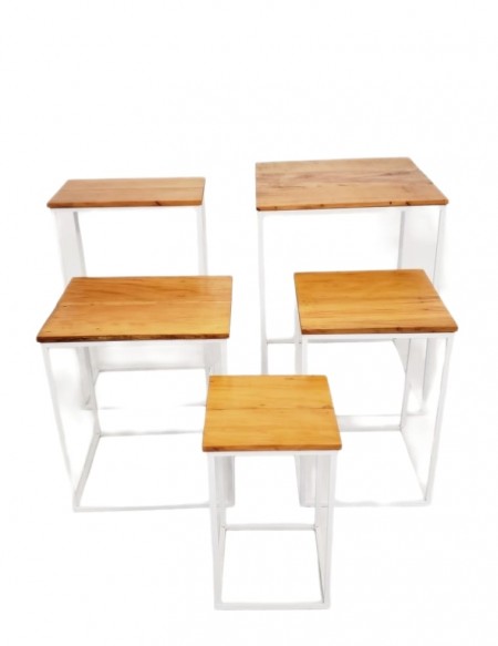 (R$140,00) Kit Mesa Cubo Tampo Rústico / Pé Branco (5 Peças)